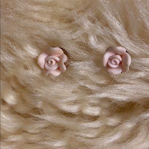 Flower shape pink studs